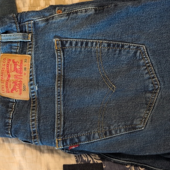 Lot of 5 pair Levi Jeans 4 pair size 36x32 and one pair 36x34 - Picture 11 of 13